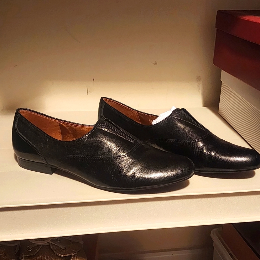 Naturalizer 9M black leather slip on flats. Lecture style